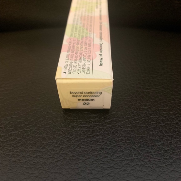 Clinique Beyond Perfecting Super Concealer Medium - Picture 3 of 3